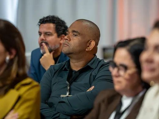 Participantes acompanhando o conteúdo na plateia